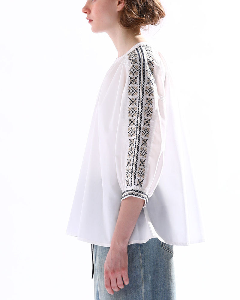 EMBROIDELY DESIGN BLOUSE 'KONS' Offwhite