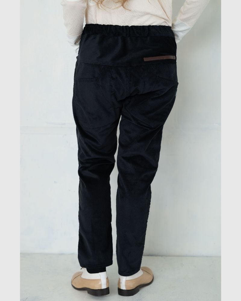 【予約】A/W TP076b 黒のコーデュロイストレッチパンツ（9月）