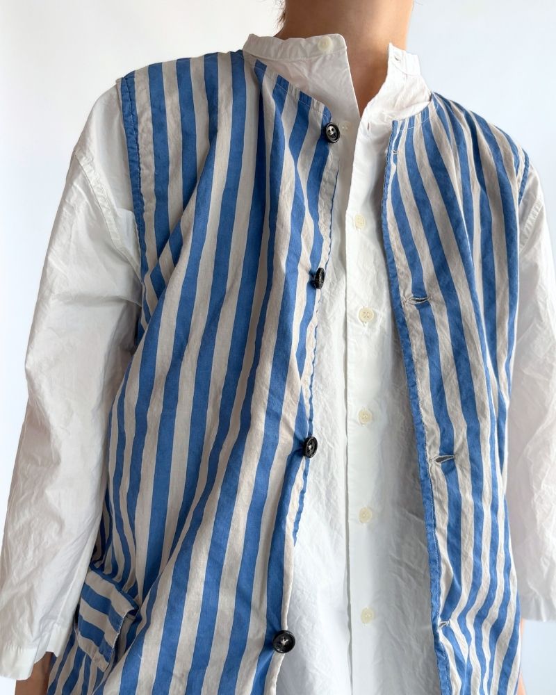 POPLIN WIDE STRIPE (OVERDYE) NO COLLAR VEST MilkyGrey
