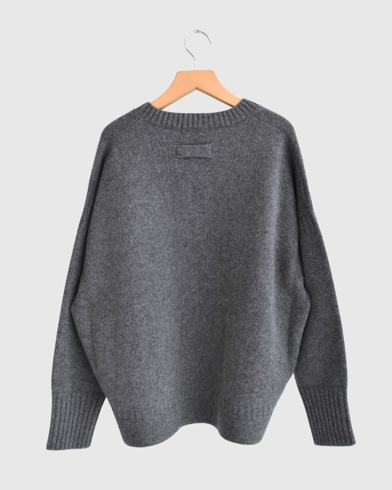 AURA Vネックニットプルオーバー Gray