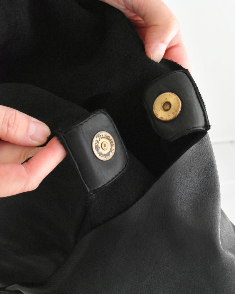 COW LEATHER ONE HANDLE BAG Black