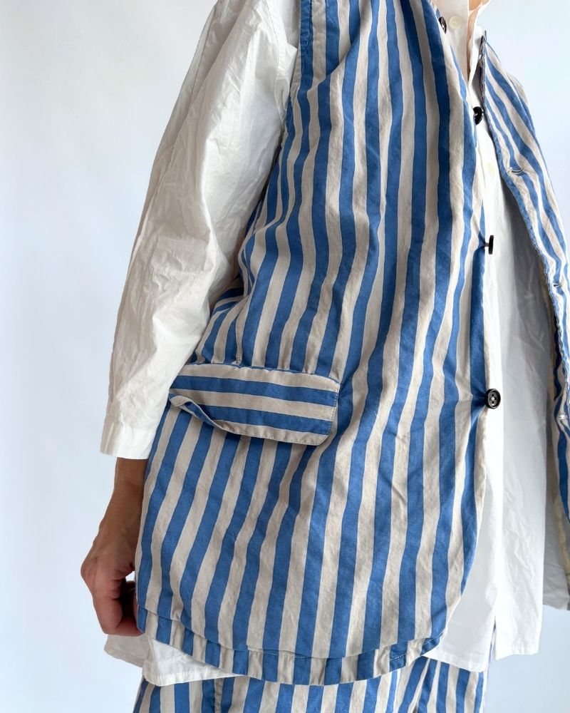 POPLIN WIDE STRIPE (OVERDYE) NO COLLAR VEST MilkyGrey