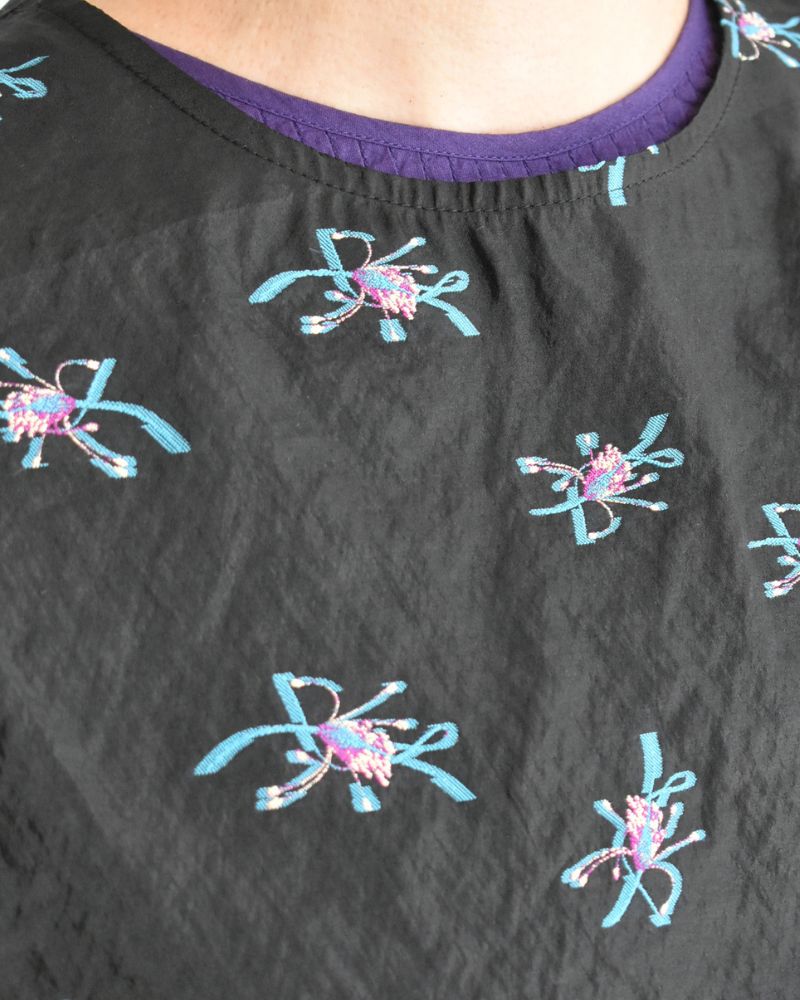 バックオープン シアーフラワーブラウス Black/Blue