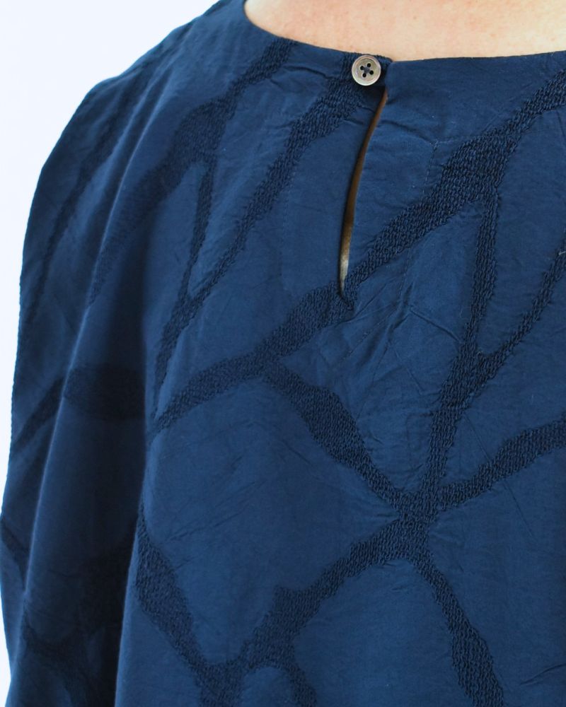 パネルプルオーバーブラウス（刺しゅう） Navy