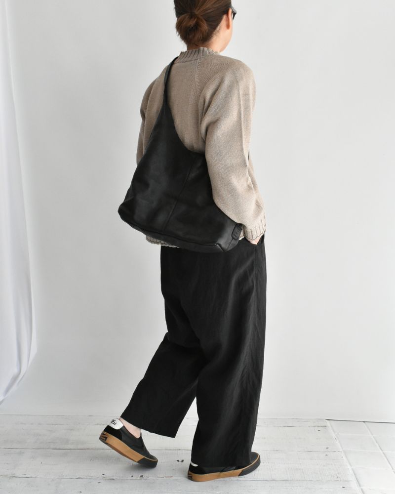 COW LEATHER ONE HANDLE BAG Black