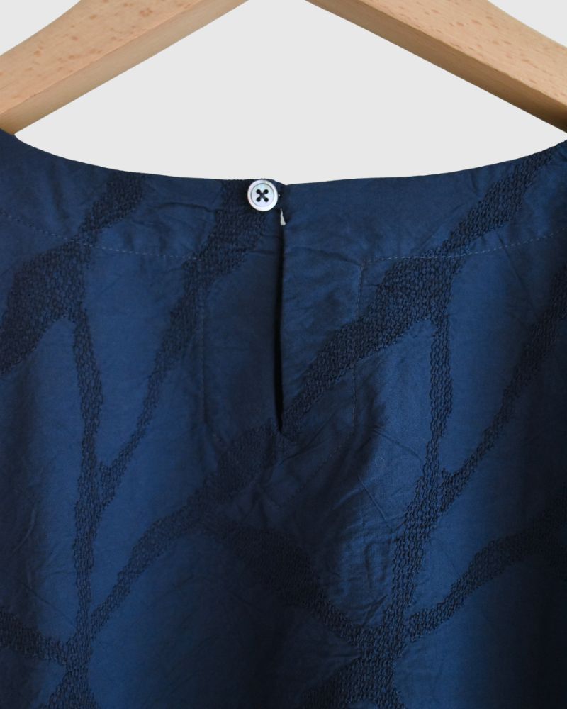 パネルプルオーバーブラウス（刺しゅう） Navy