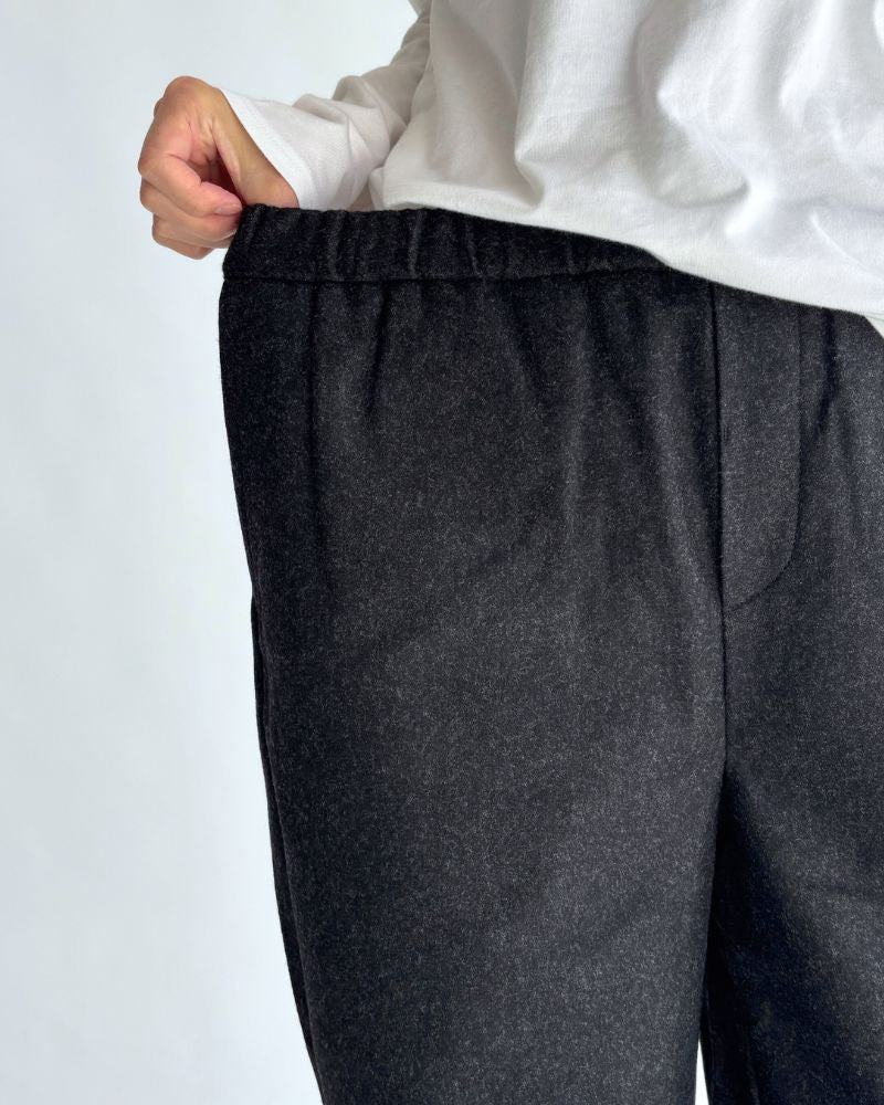 WOOL FLANNEL EASY TAPERED PANTS Charcoal