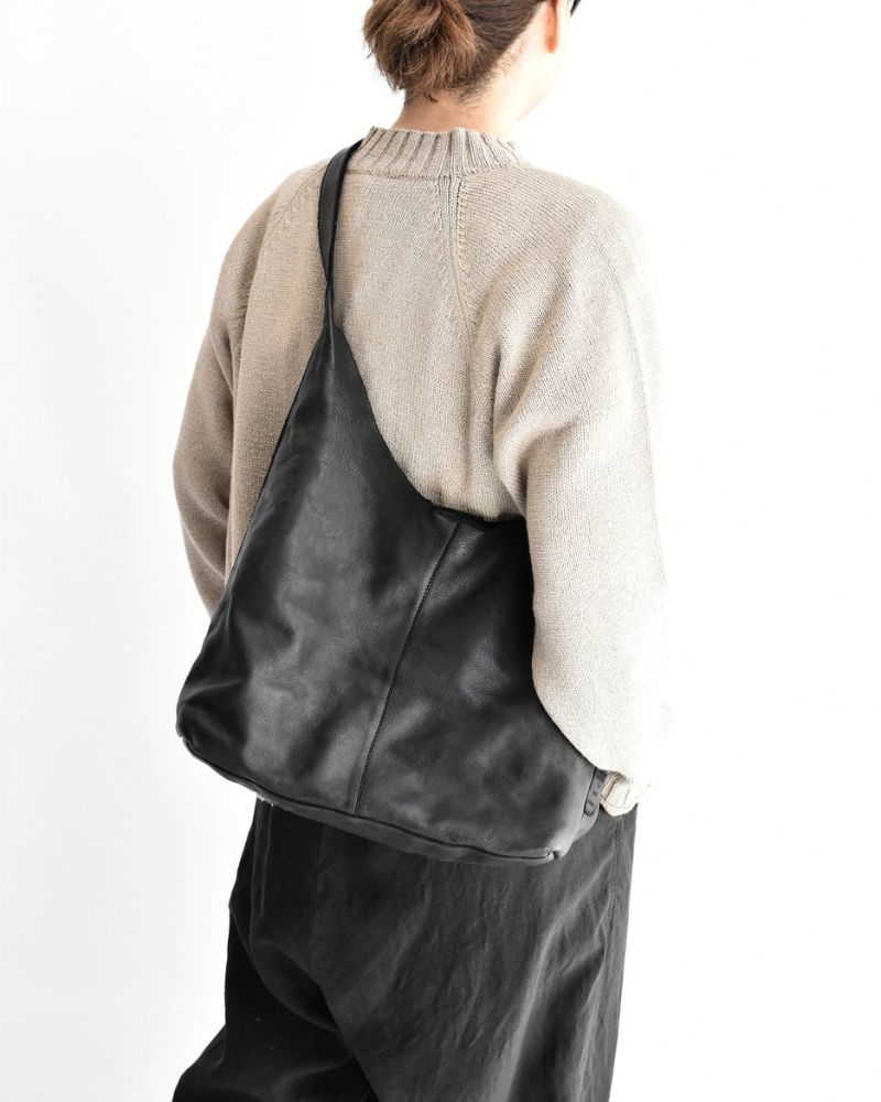 COW LEATHER ONE HANDLE BAG Black