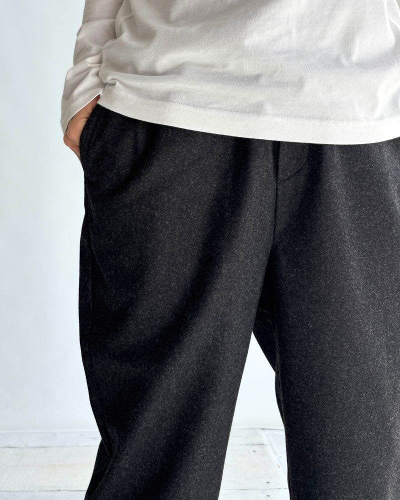 WOOL FLANNEL EASY TAPERED PANTS Charcoal