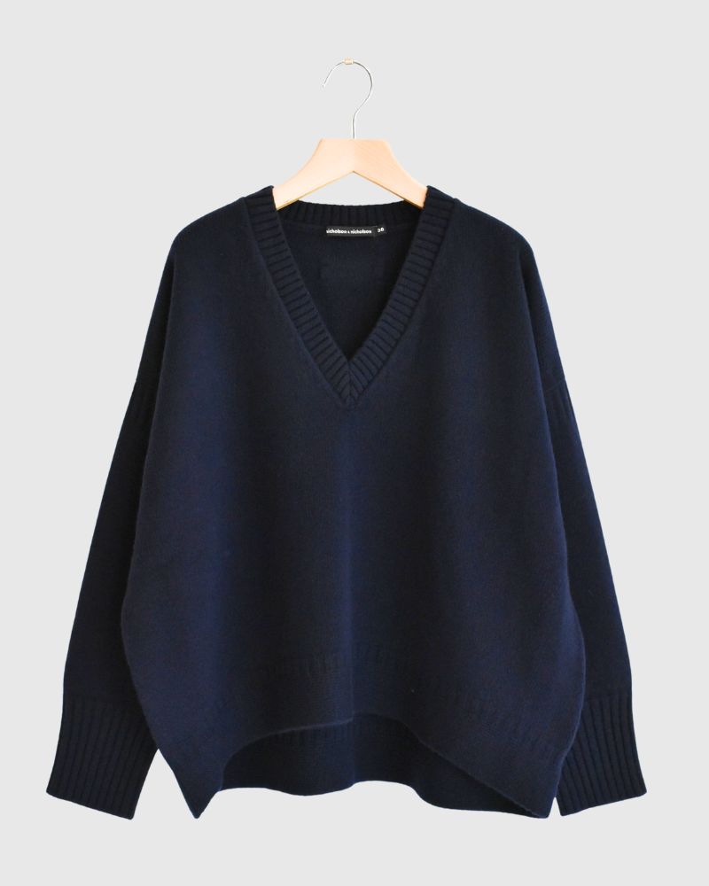 AURA Vネックニットプルオーバー Navy