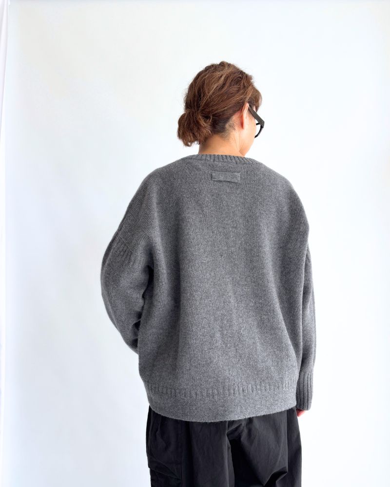 AURA Vネックニットプルオーバー Gray