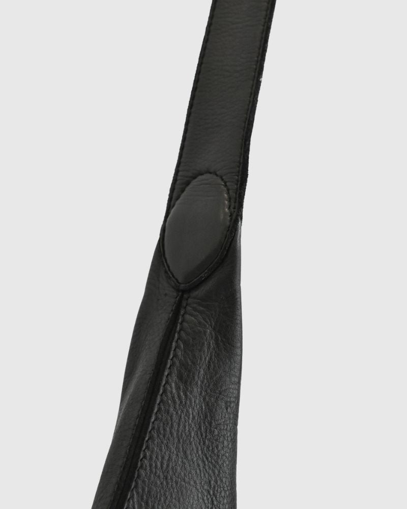 COW LEATHER ONE HANDLE BAG Black