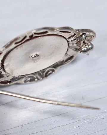 #1913 VINTAGE SILVER ONIX BROOCH UK