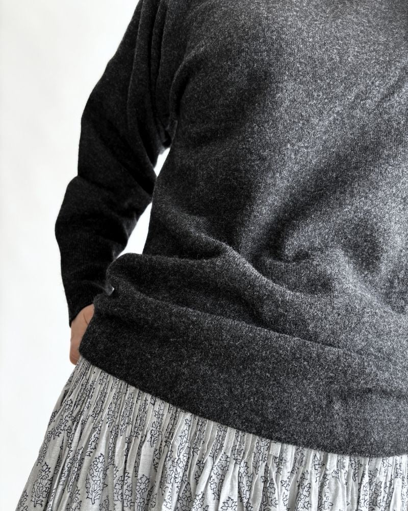 【sale】TRICOLOR ボートネックニットプルオーバー Charcoal