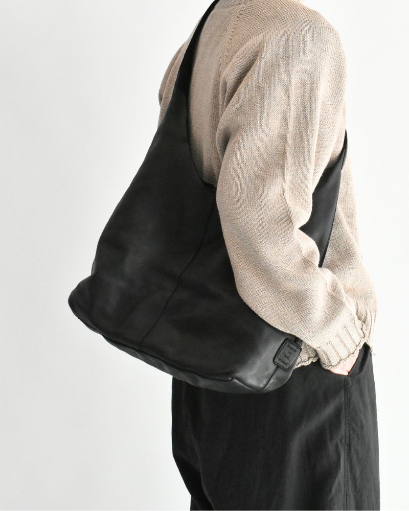 COW LEATHER ONE HANDLE BAG Black