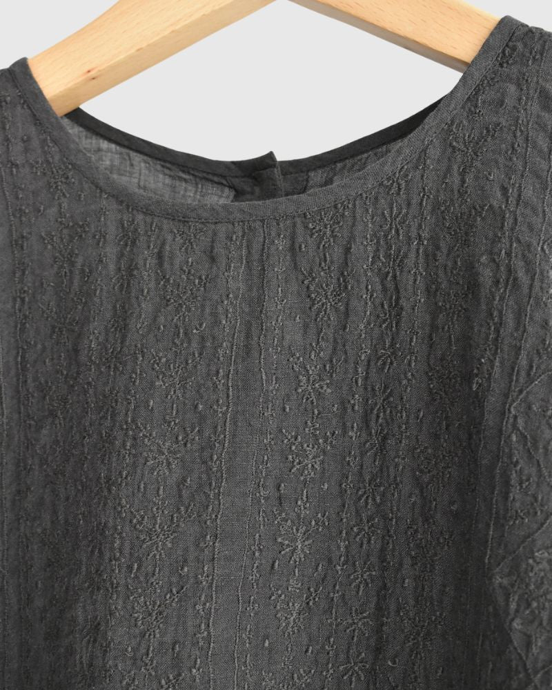 BACK OPENING CREW-NECK S/SLEEVE EMB SHIRT Black