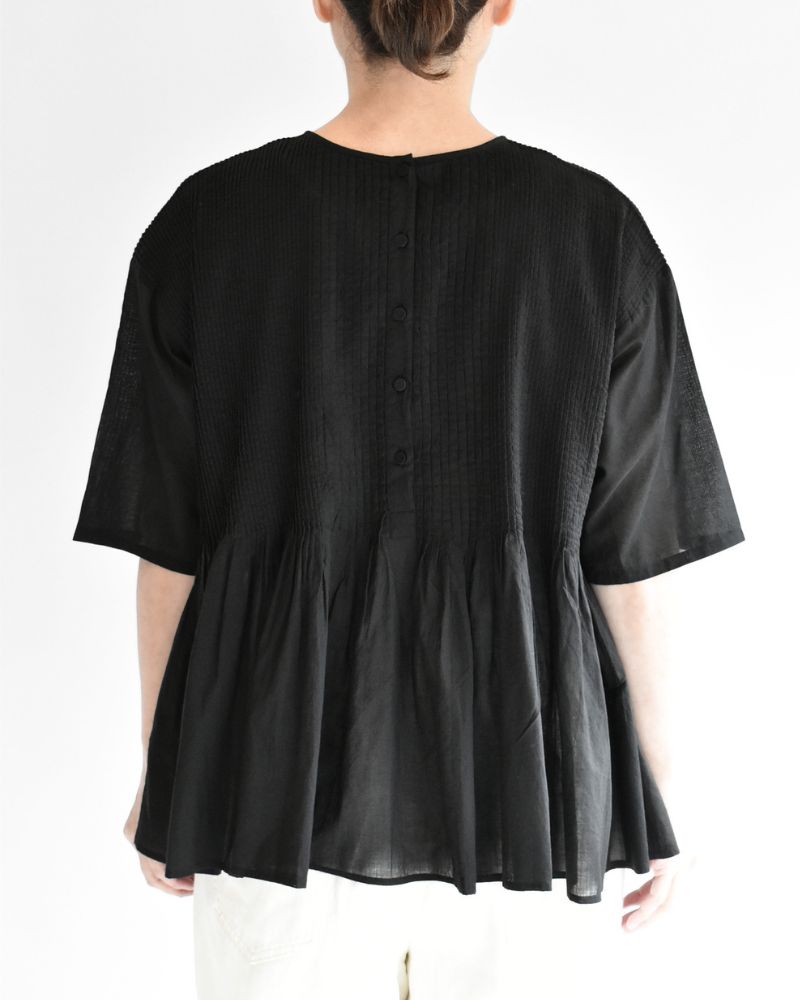 CREW-NECK PULLOVER HALF/SLEEVE SHIRT WITH MINI PINTUCK Black