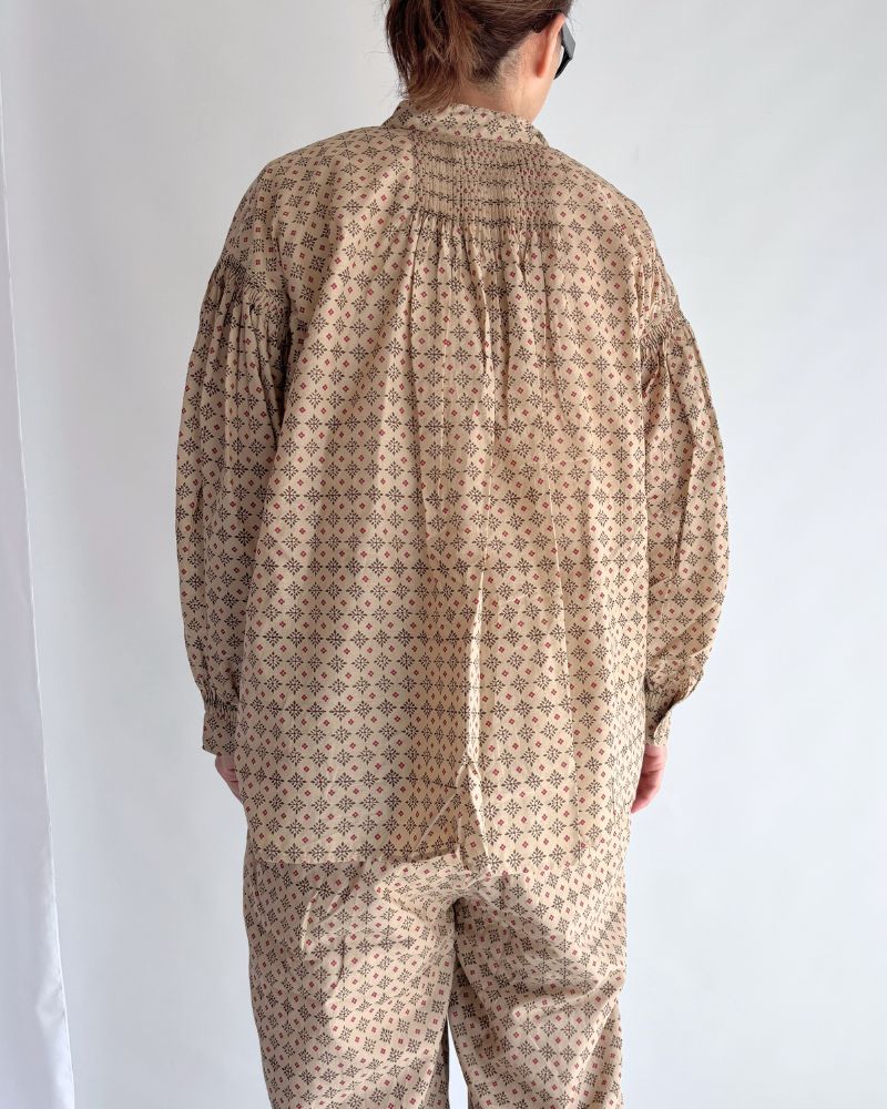 BANDED COLLAR SHIRT WITH MINI PINTUCK Beige