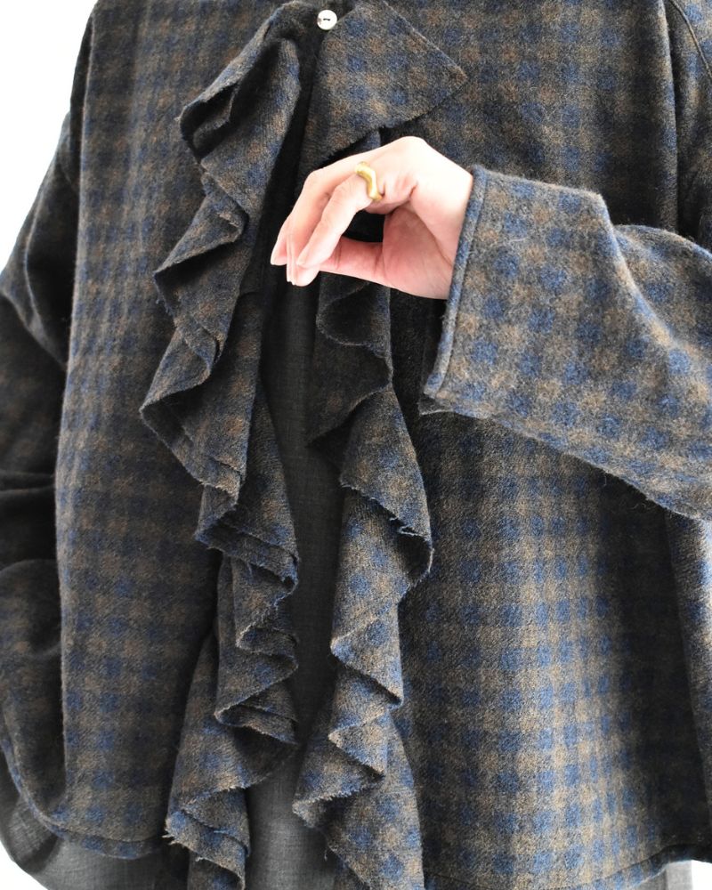 【予約】 F/W LA 530 ギンガムクワイエットフリルブラウス（10月末 - 11月初旬）