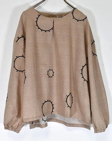 【sale】CIRCLE EMBROIDERY TACK PULLOVER Beige