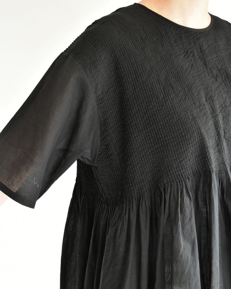 CREW-NECK PULLOVER HALF/SLEEVE SHIRT WITH MINI PINTUCK Black