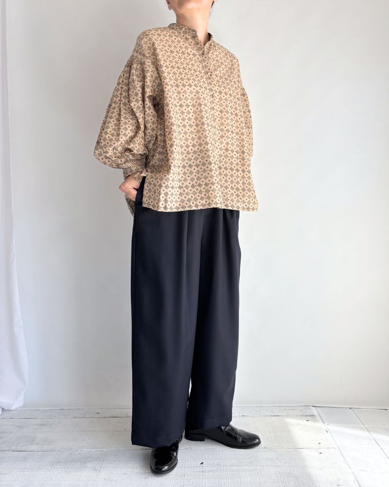 BANDED COLLAR SHIRT WITH MINI PINTUCK Beige
