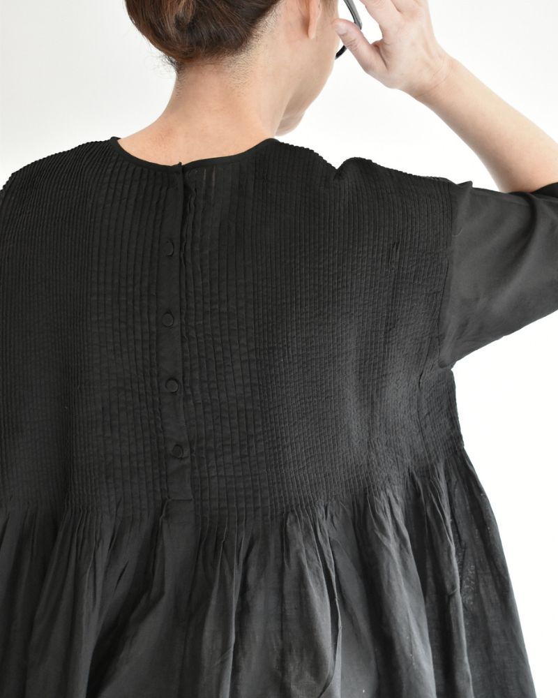 CREW-NECK PULLOVER HALF/SLEEVE SHIRT WITH MINI PINTUCK Black