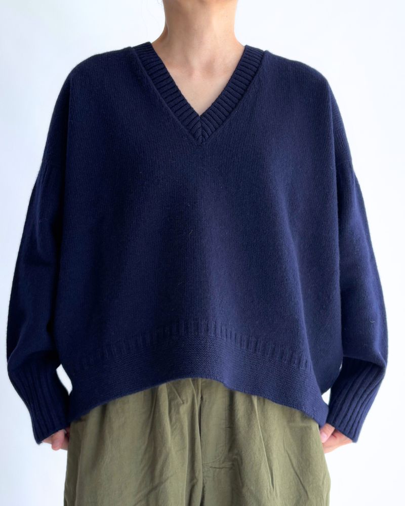 AURA Vネックニットプルオーバー Navy