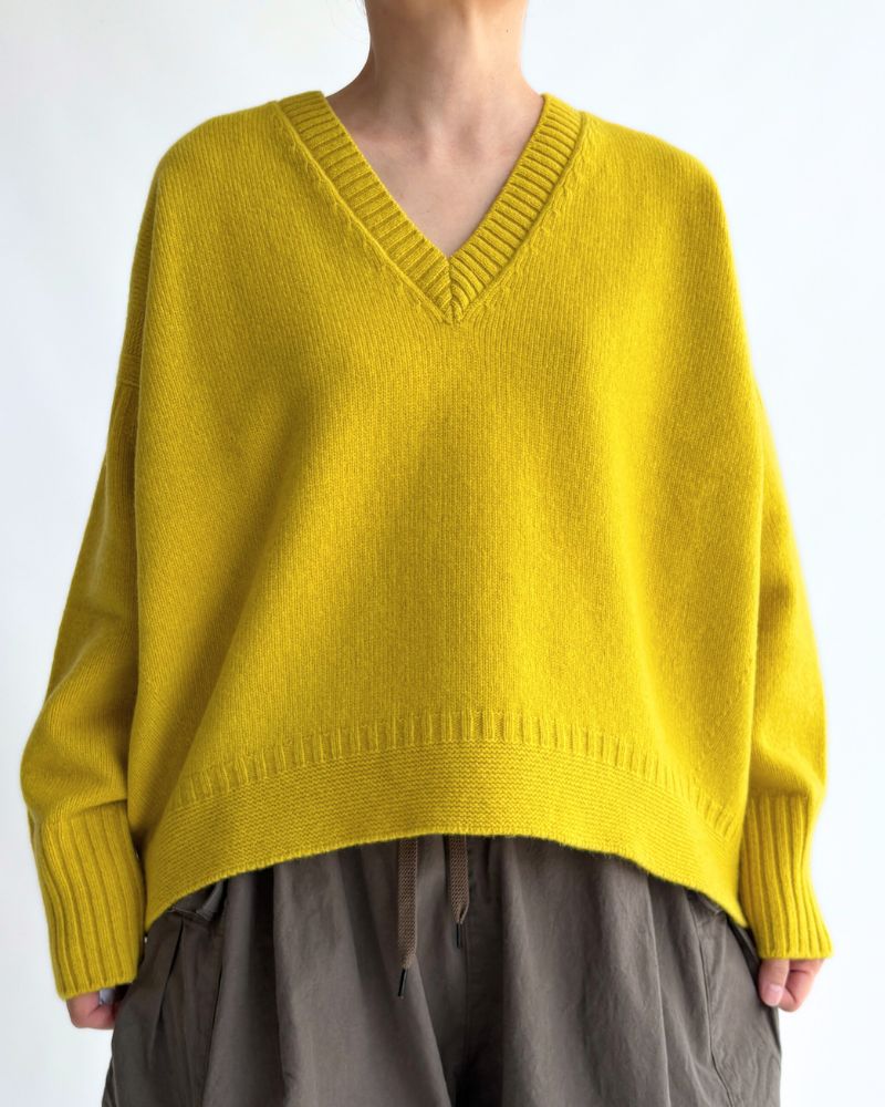 AURA Vネックニットプルオーバー Yellow