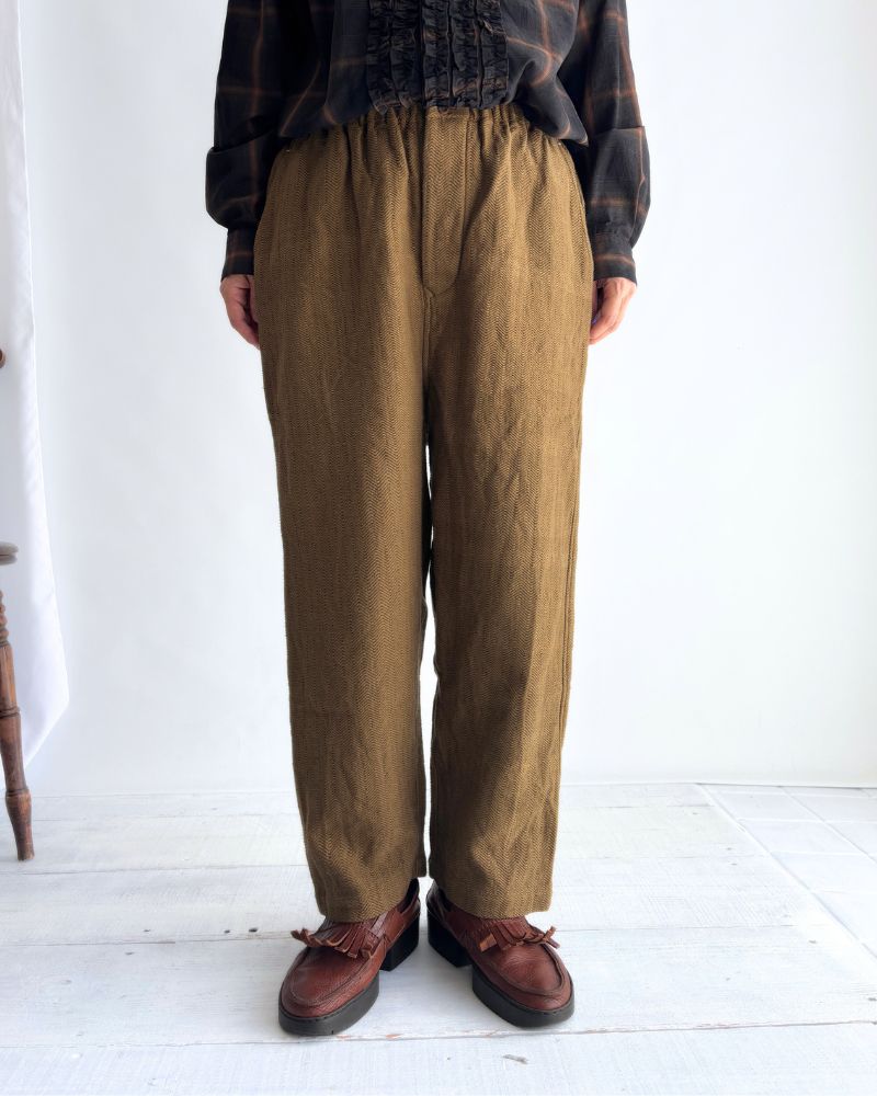 手織りコットンヘリンボーン イージーテーパードパンツ KhakiBrown