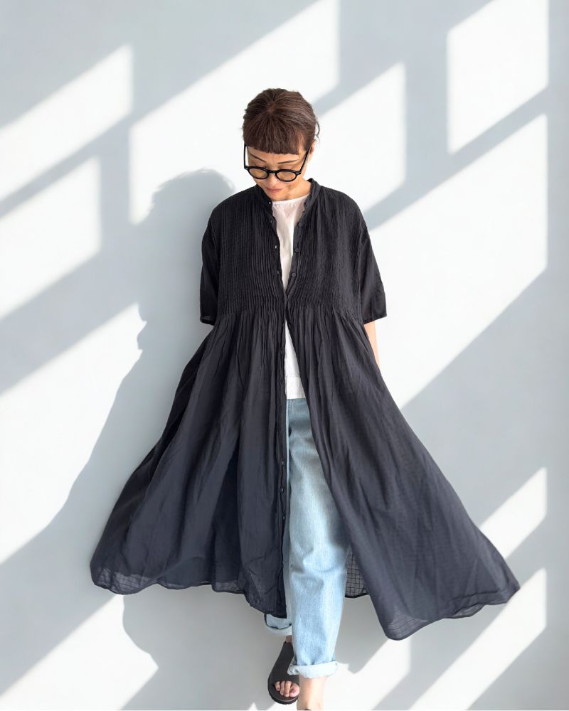 BANDED COLLAR MAXI DRESS WITH PINTUCK Black