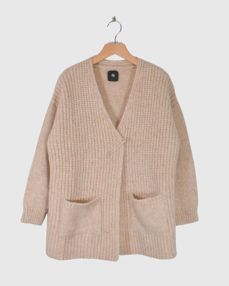 3GG RIB&PLAIN STITCH V-NECK CARDIGAN WITH PIN LightBeige – miel ONLINE SHOP