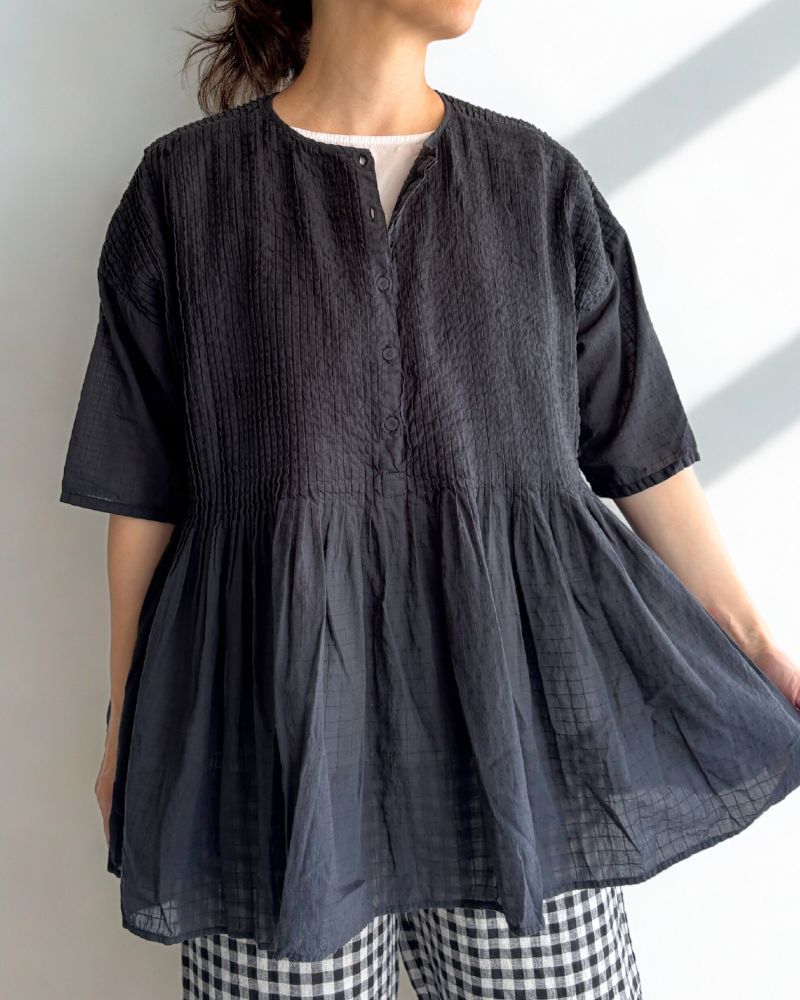 CREW-NECK P/O HALF/SL SHIRT WITH PINTUCK Black