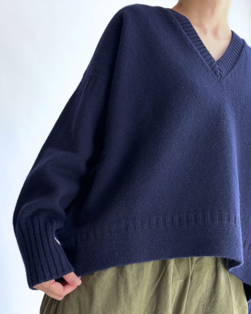 AURA Vネックニットプルオーバー Navy