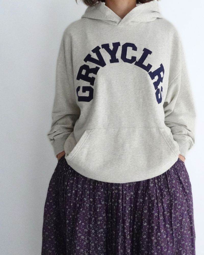 ウラケ GRVYCLRS アップリケ パーカー (MENS) Gray