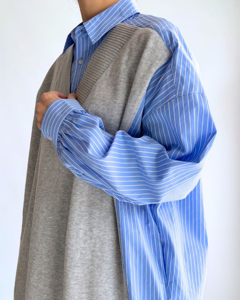 ニットベスト重ね着風ストライプシャツワンピース 'APOLU' Saxe