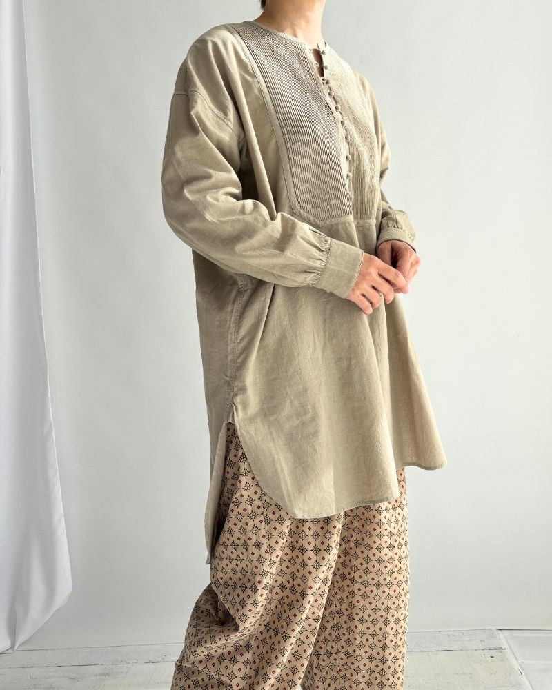 CREW-NECK BOSOM LONG SHIRT WITH MINI PINTUCK Beige