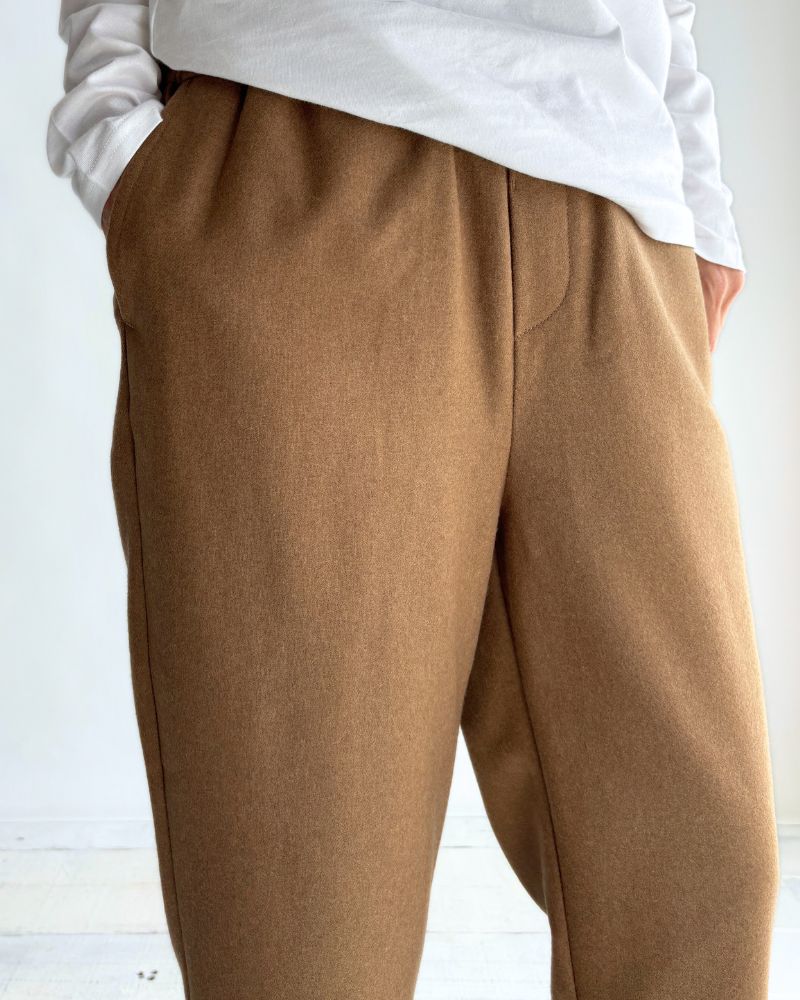 WOOL FLANNEL EASY TAPERED PANTS Camel