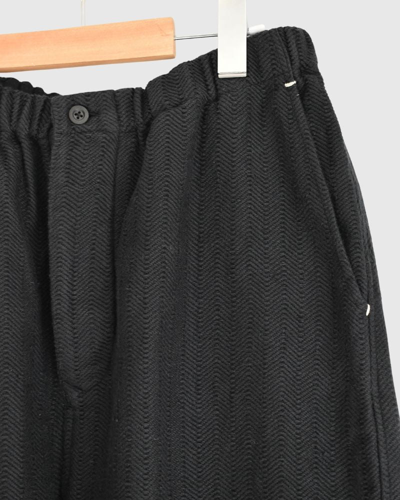 手織りコットンヘリンボーン イージーテーパードパンツ Black