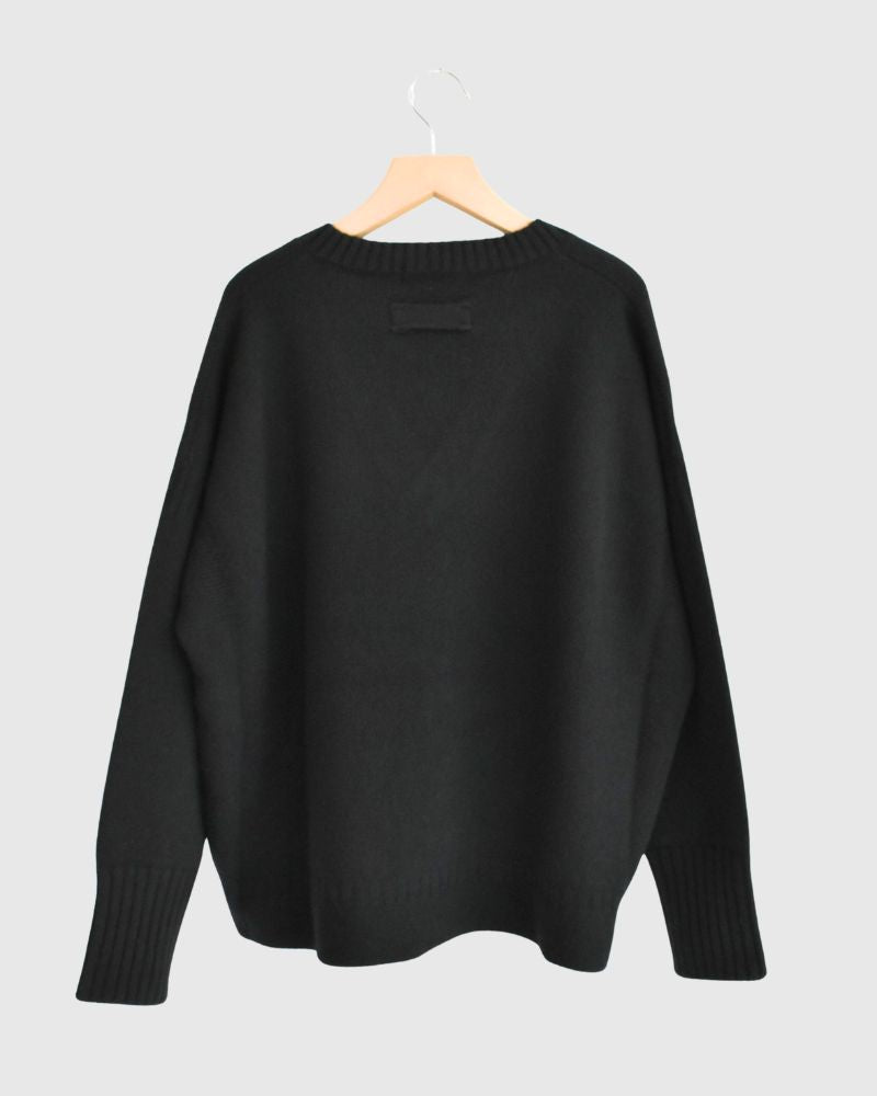 AURA Vネックニットプルオーバー Black