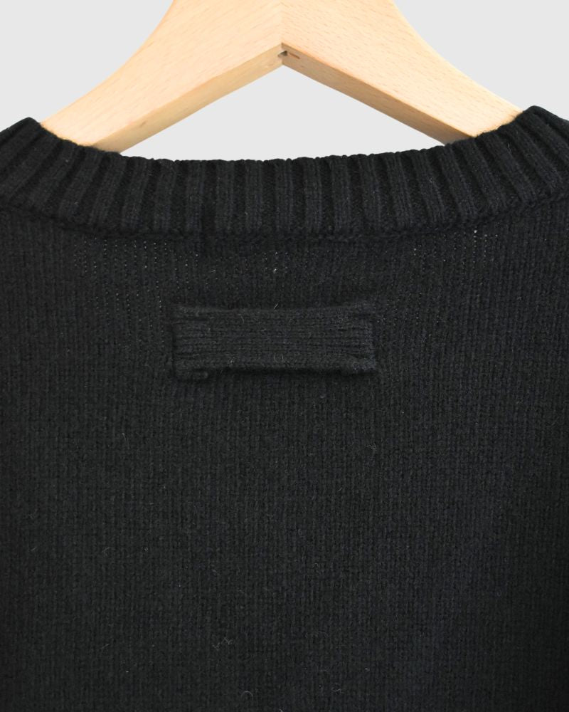 AURA Vネックニットプルオーバー Black