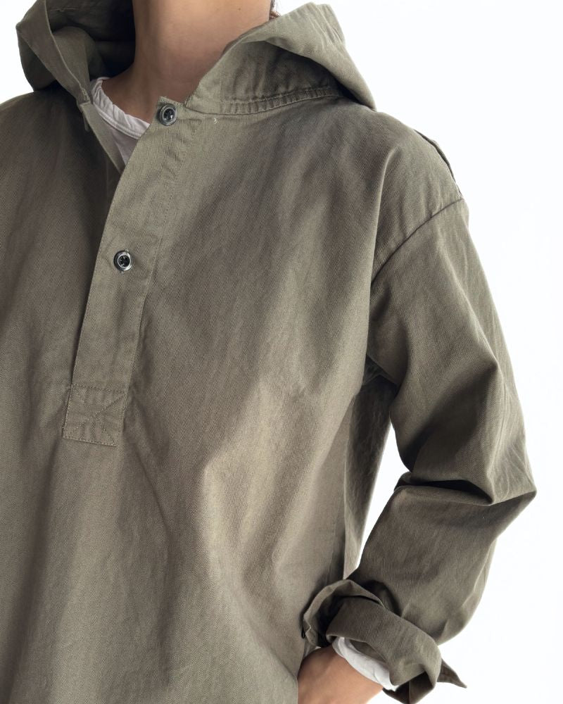 COTTON HERRINGBONE WASH HOODED PULLOVER SHIRT KhakiHerringbone