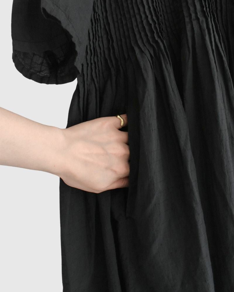 BANDED COLLAR MAXI DRESS WITH PINTUCK Black