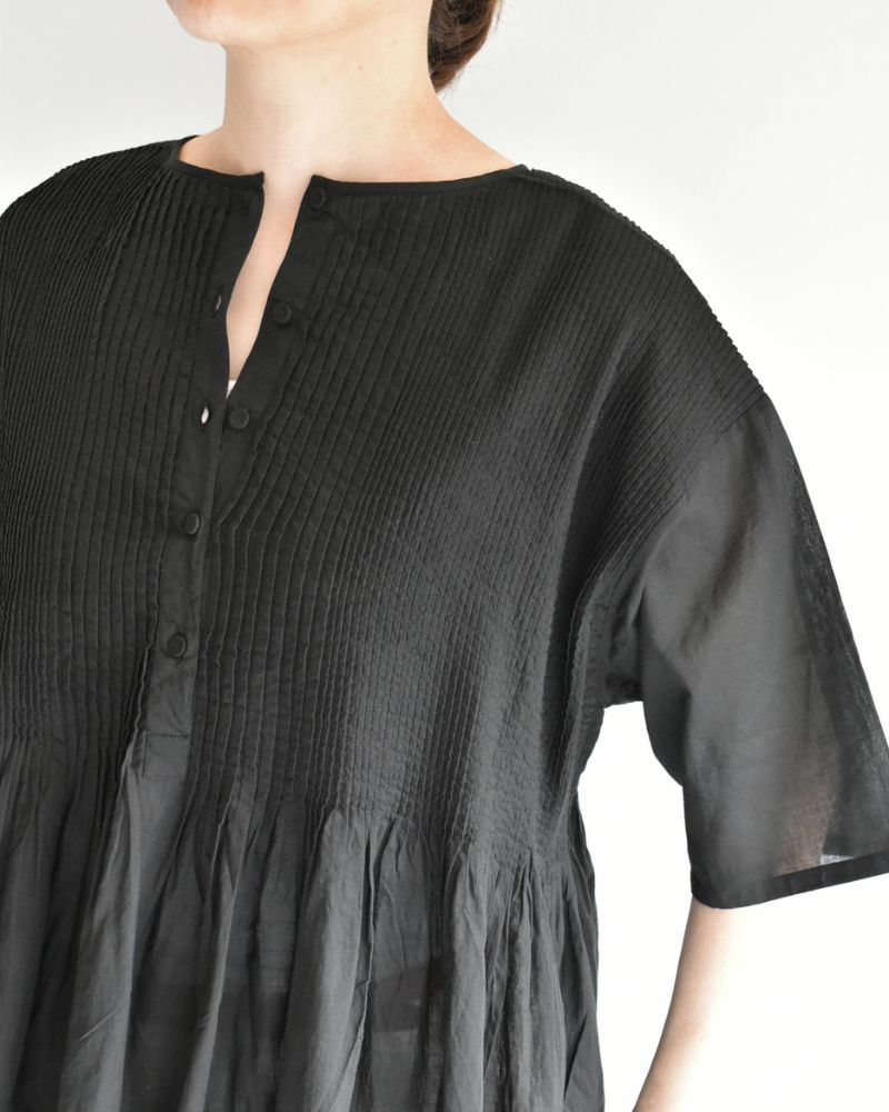 CREW-NECK PULLOVER HALF/SLEEVE SHIRT WITH MINI PINTUCK Black