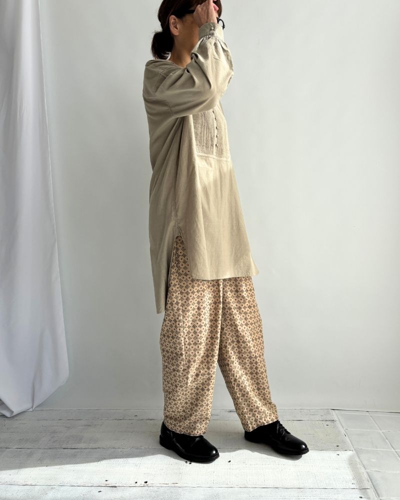 CREW-NECK BOSOM LONG SHIRT WITH MINI PINTUCK Beige