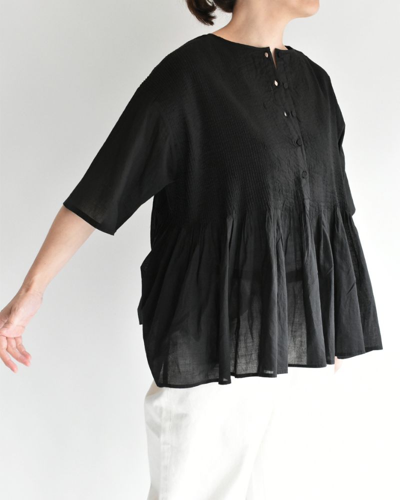 CREW-NECK PULLOVER HALF/SLEEVE SHIRT WITH MINI PINTUCK Black