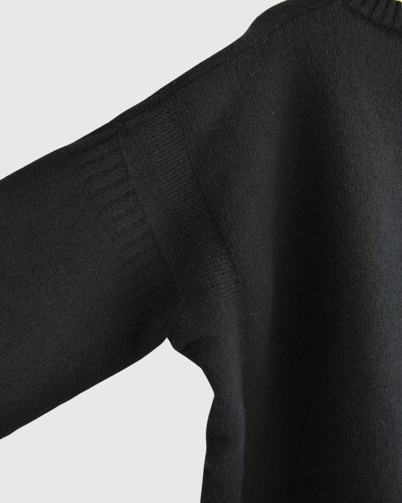 AURA Vネックニットプルオーバー Black