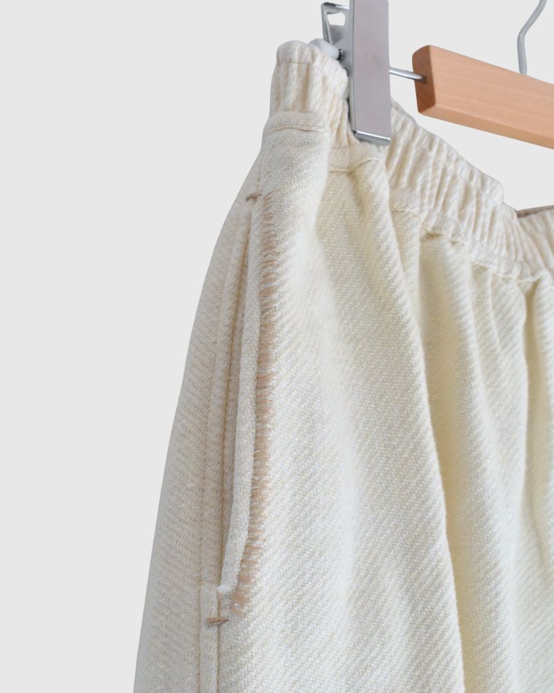 手織りウォッシュドツイル ルーズテーパードパンツ OffWhite