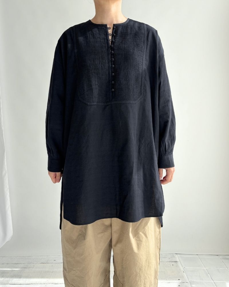 CREW-NECK BOSOM LONG SHIRT WITH MINI PINTUCK Black