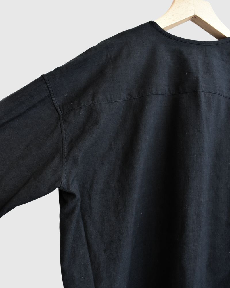 CREW-NECK BOSOM LONG SHIRT WITH MINI PINTUCK Black